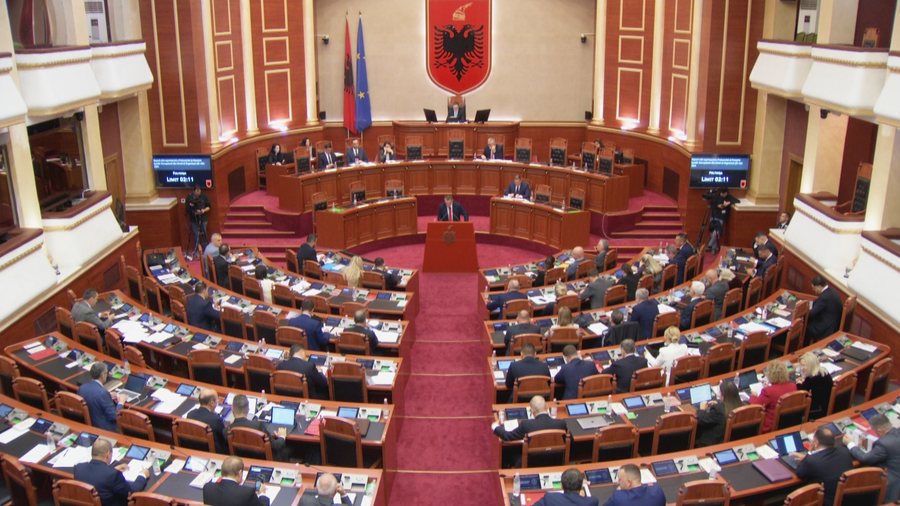 Dumani në Kuvend: Nën hetim 33-ish zyrtarë të lartë,
