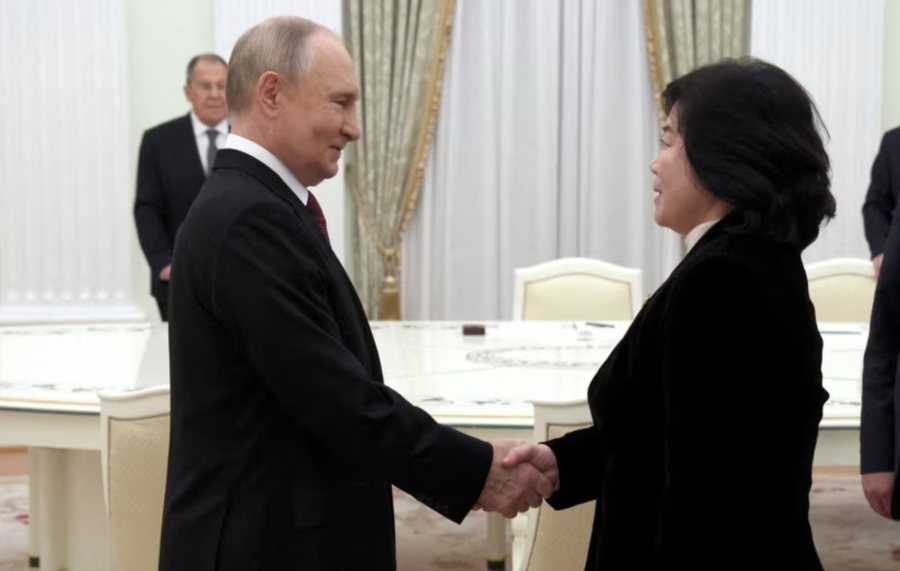 Krahu i djathtë i Kim Jong Un i shkon në Kremlin Putinit
