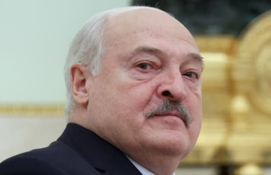 Lukashenko e quan “mashtrim të çmendur” mbylljen e