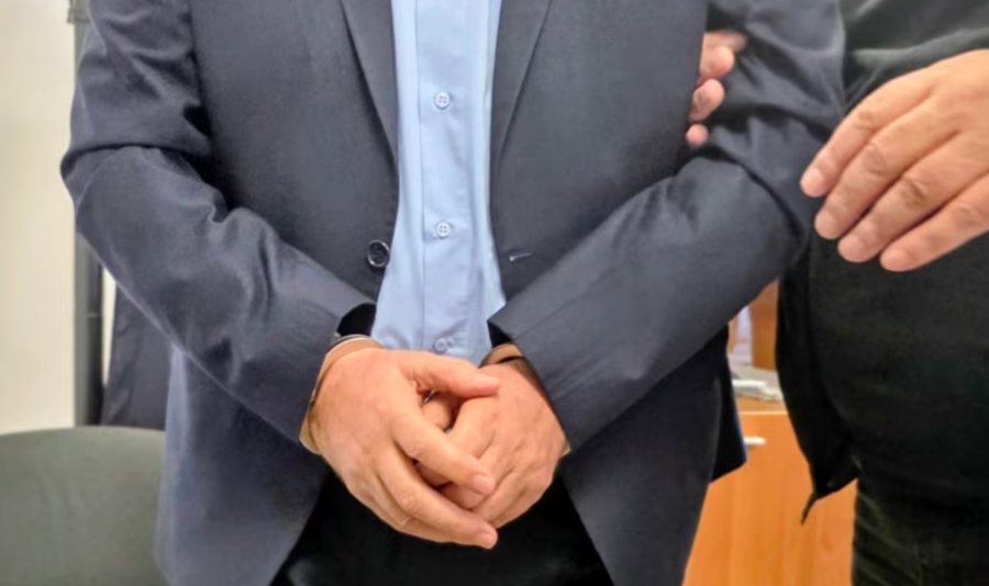 Pezullohet nga detyra prokurori i arrestuar në Prizren nën dyshime