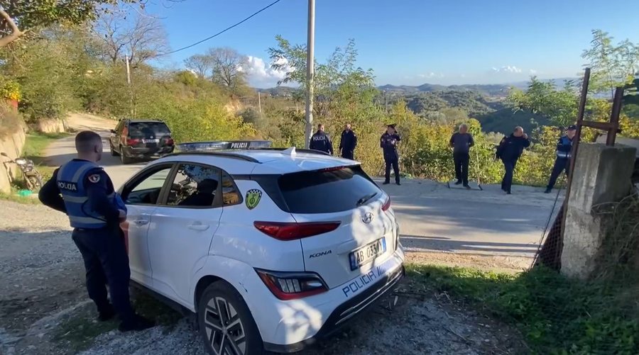 Vrau babanë me thikë, arrestohet djali 25-vjeçar