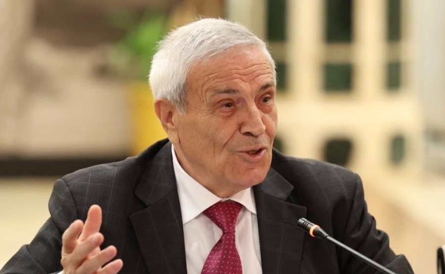 Porositë e Namik Dokles për deputetët e rinj: Mos u dashuroni