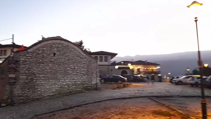 E marta e zezë, vrasje me thikë edhe në Berat