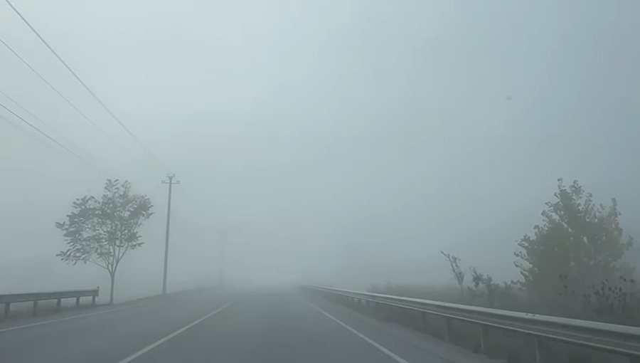 Mjegulla pushton aksin Korçë-Maliq, kërkohet kujdes nga