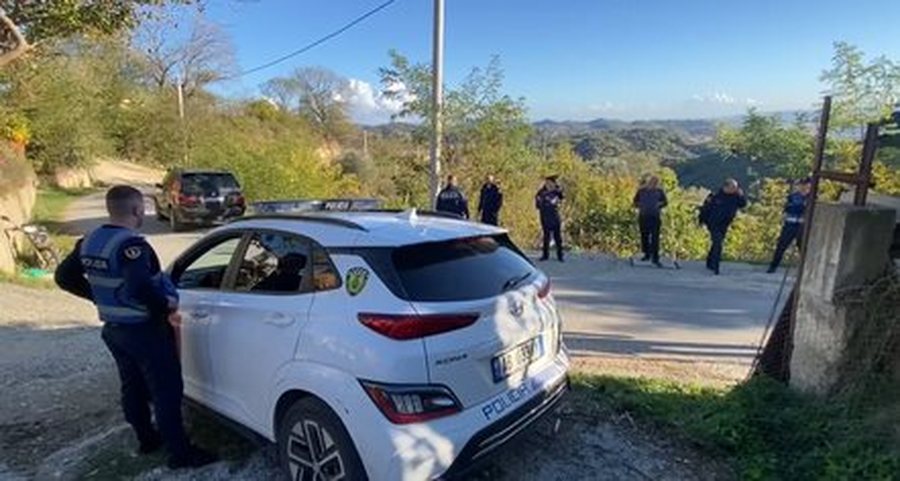 Vrau babanë me thikë, 25 vjeçari: Nuk më linte të