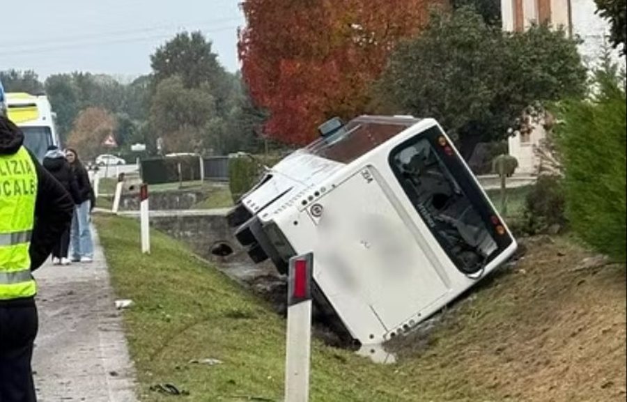 Autobusi i shkollës përplaset me një mjet, shoferit i ishte