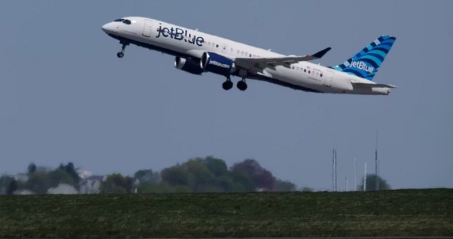 Avioni humb lartësinë dhe kryen ulje të detyruar, plagosen