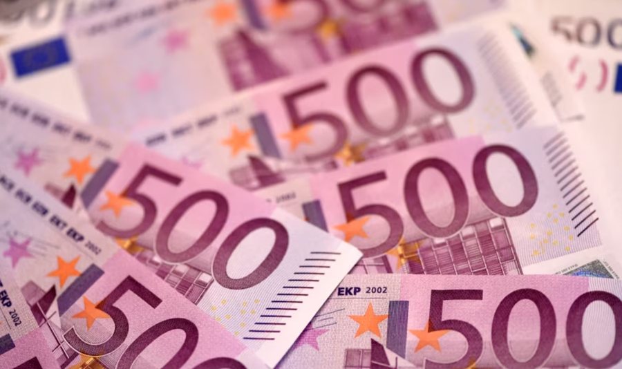 Qeveria në detyrë e Kosovës miraton rritjen e pagës minimale