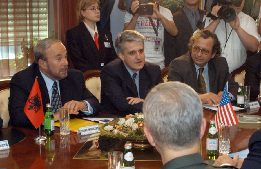 “Dheu i lehtë Fatos”, Pandeli Majko me mesazh të