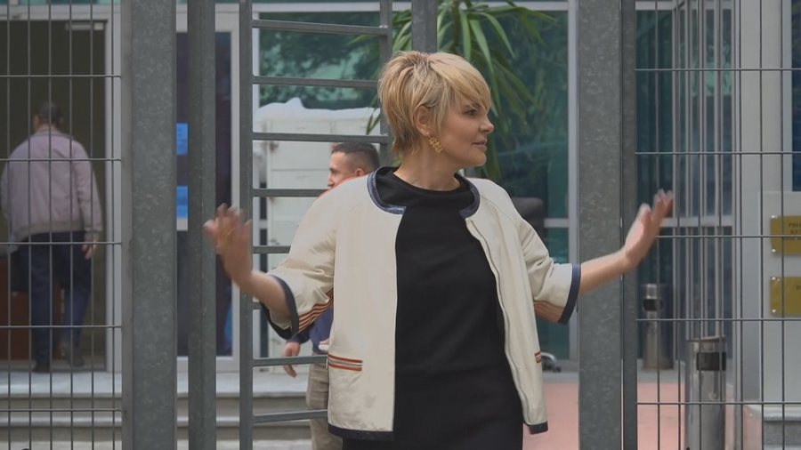 Kryemadhi paraqitet në SPAK me look të ri