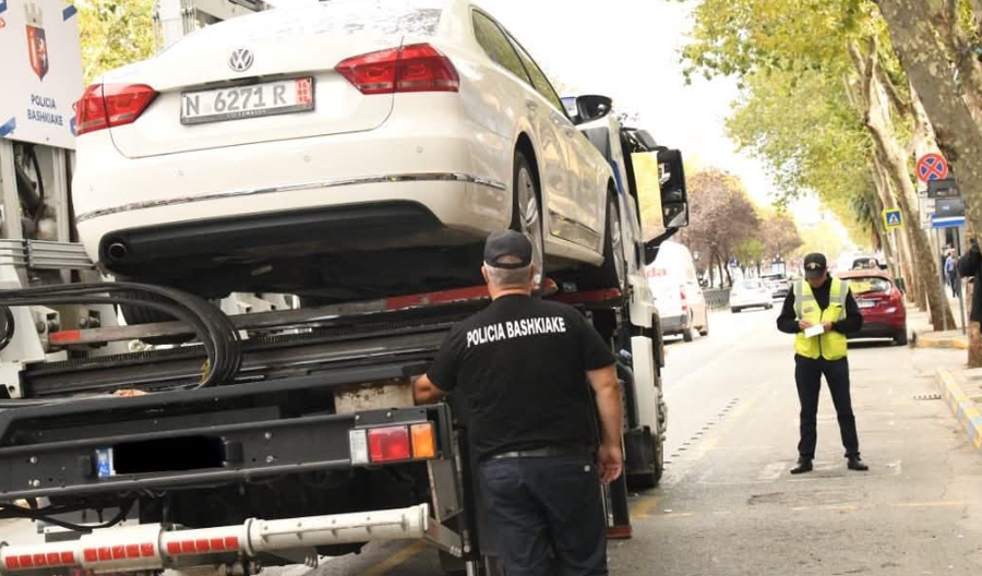 Aksioni i ri në Tiranë, kush zë me makinë korsinë e