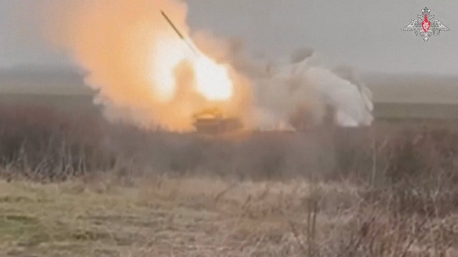 Rusët para “portës”, qyteti strategjik rrezikon të