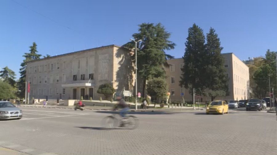 Publikohet projektbuxheti 2026, mbi 886.7 miliardë lekë shpenzime,