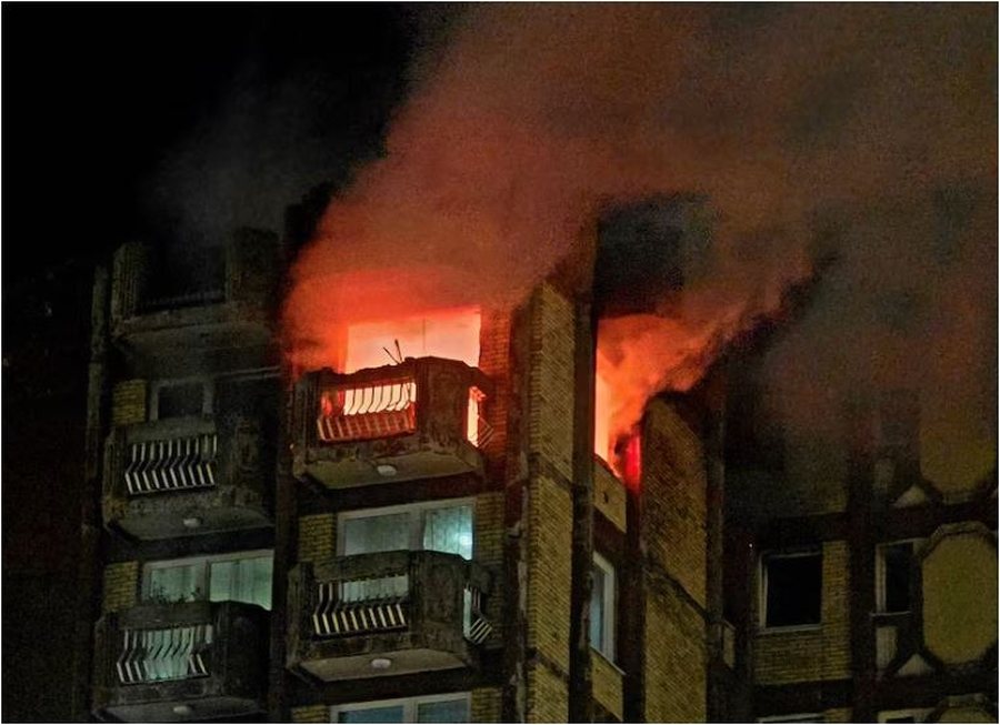 Përfshihet nga flakët azili i të moshuarve në