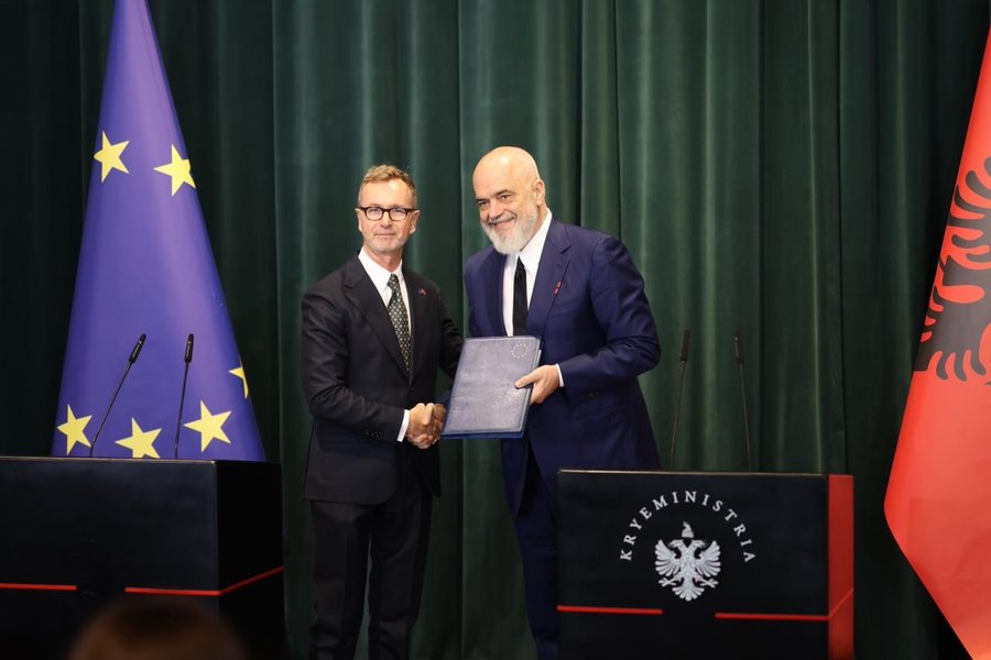 Gonzato i dorëzon progres-raportin Ramës: Shqipëria në