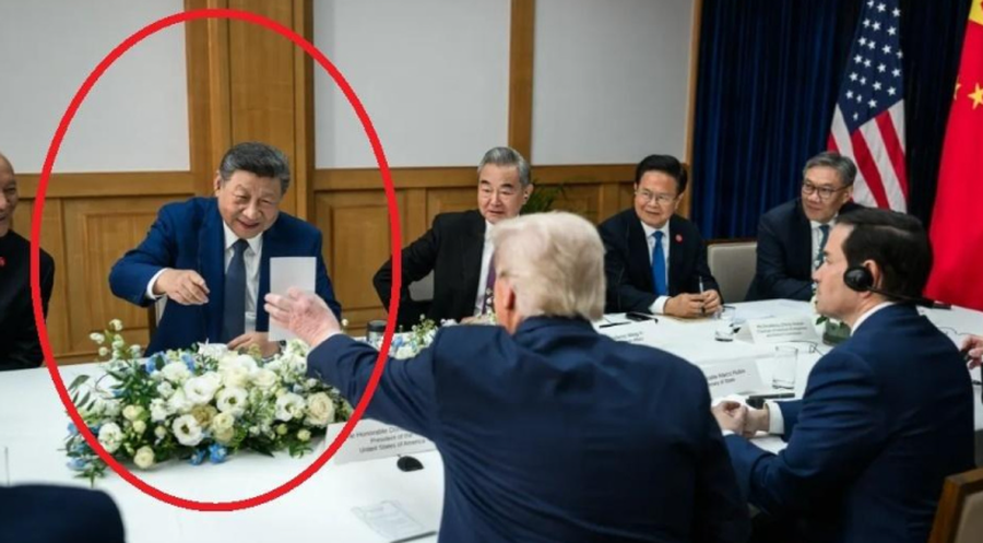 Foto të publikuara të Xi Jinping që nuk duhen parë