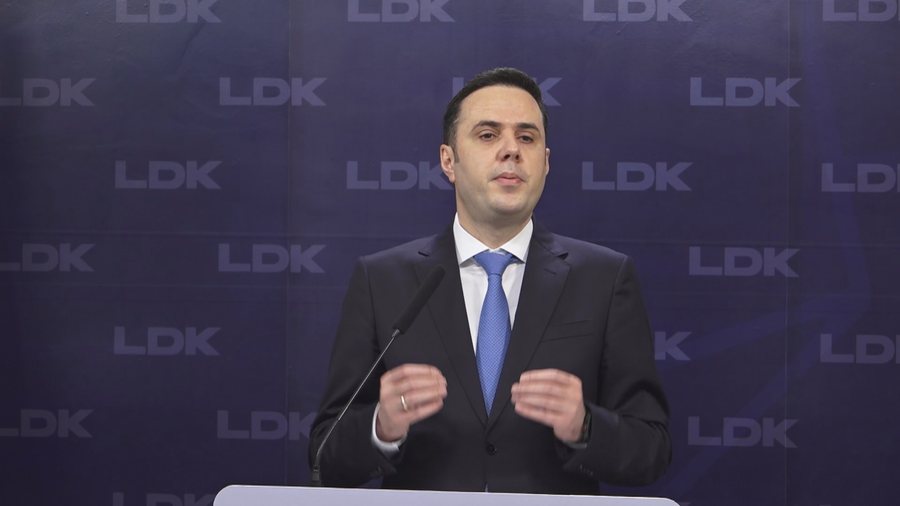 Mandatimi i Konjufcës, Abdixhiku: Kurti si monark, do t’i Kalojë