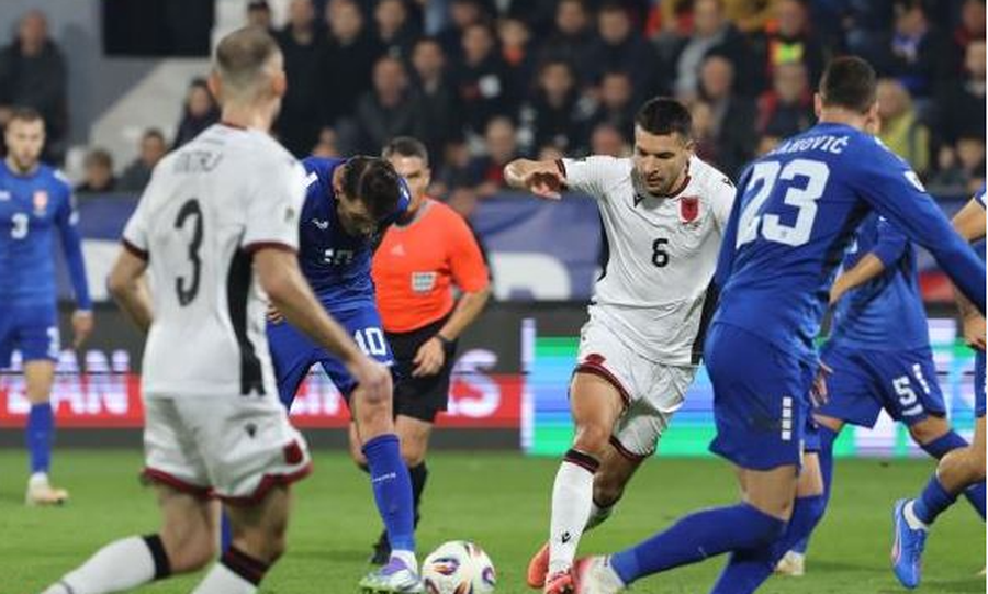 FIFA dënon Serbinë për koret e tifozëve në sfidën