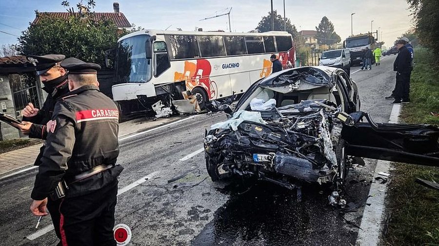 Autobusi përplaset me makinën në Torino, vdes shoferi, plagosen