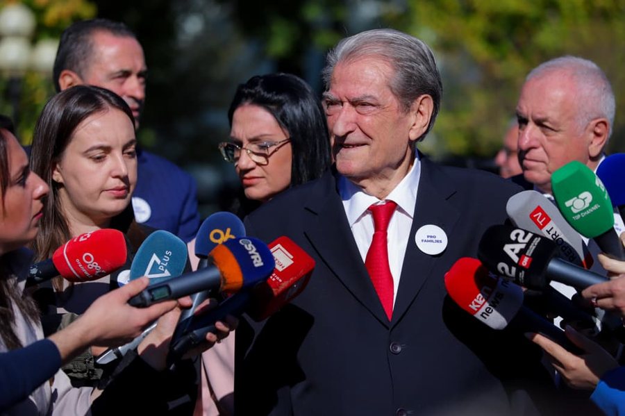 Berisha, mesazh ambasadorit Gonzato: Respektojmë orientimin seksual të