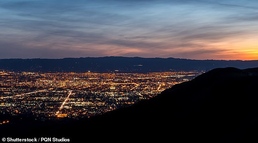 Ligji i ri detyron banorët amerikanë të fikin dritat pas