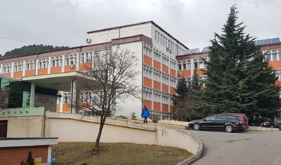Fëmija 1 vjeç humb jetën në spitalin e Pejës, policia
