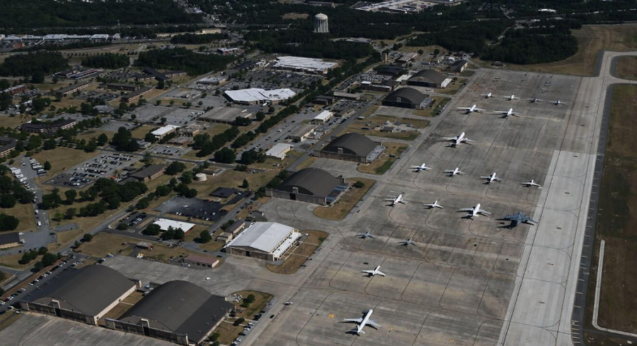 Alarm në bazën amerikane ku qëndron avioni Presidencial, stafi u