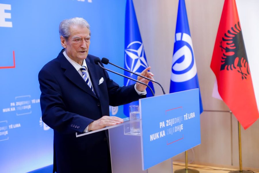 Berisha: Ditën kur Gjykata Supreme e SHBA sanksionoi dy gjini, në