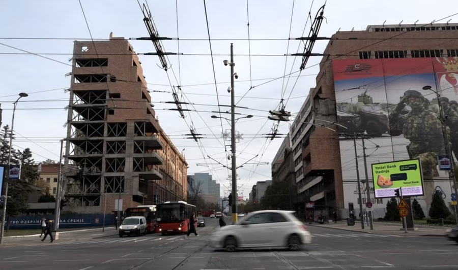 Kuvendi i Serbisë miraton ndërtimin e hotelit të dhëndrit