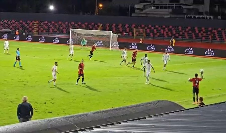 Vlonjatët festojnë për herë të dytë këtë