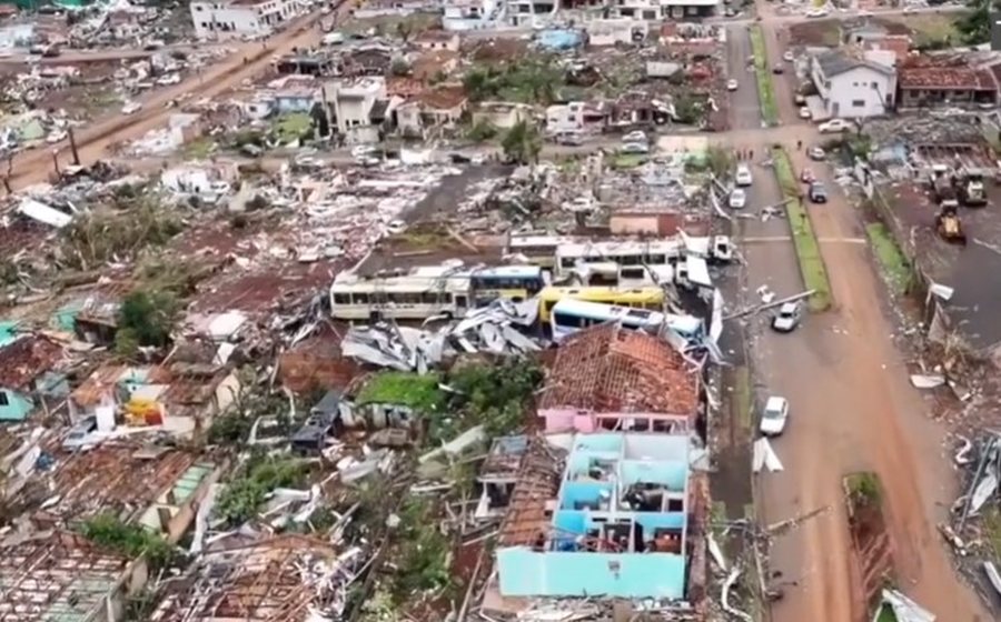 Tornadoja shkërmoq qytetin brazilian, 6 viktima dhe mbi 400 të