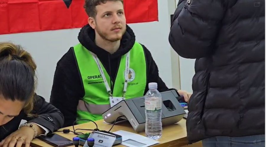 Probleme në disa qendra votimi në Vlorë