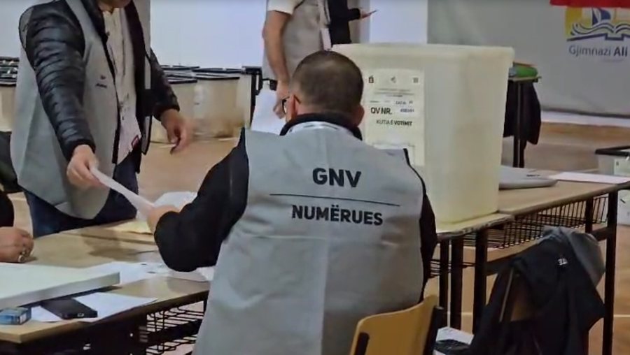 Përfundon numërimi i kutisë së parë në Vlorë