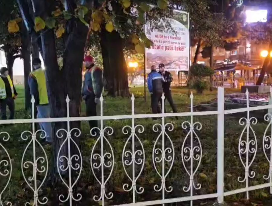 Policia ndërhyn në Shkodër, hiqet tabela e Myftinisë