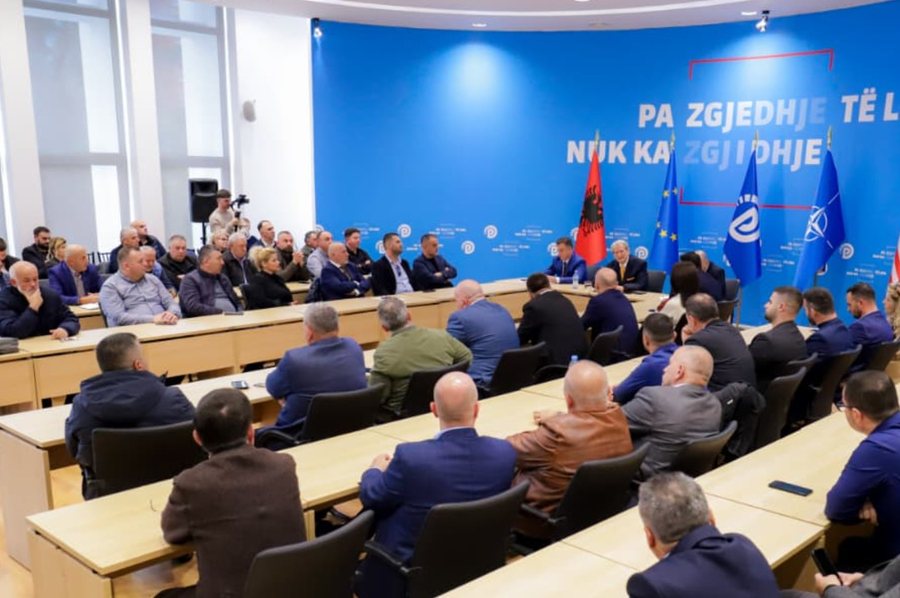 Berisha-ambasadorit të BE: Kush mohon narkoshtetin, mbështet