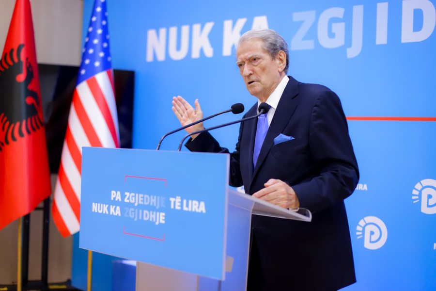 “Jemi në një betejë të gjithanshme me regjimin”,