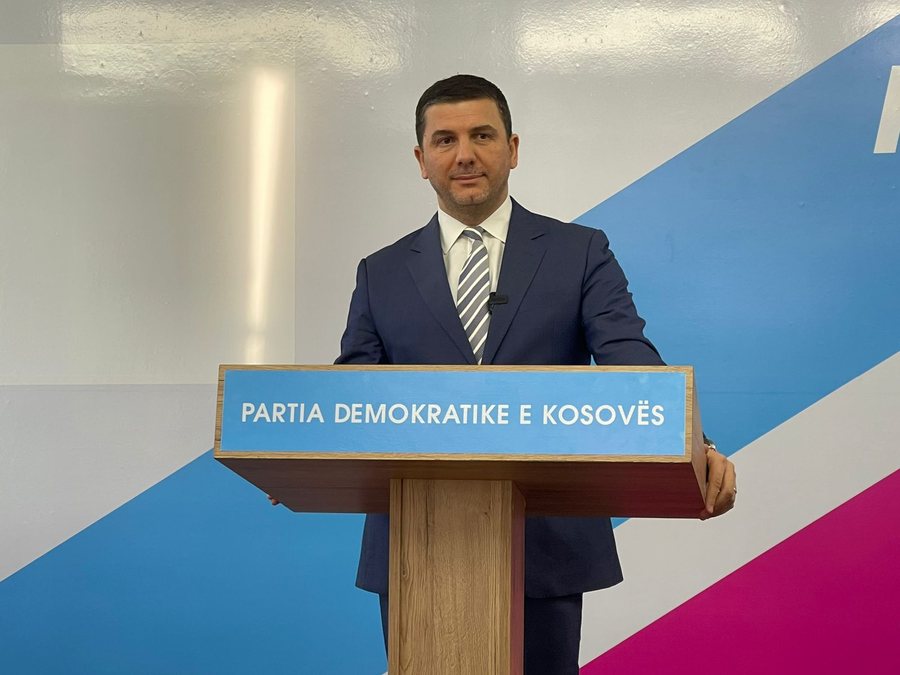 Jep dorëheqjen kreu i PDK-së Memli Krasniqi