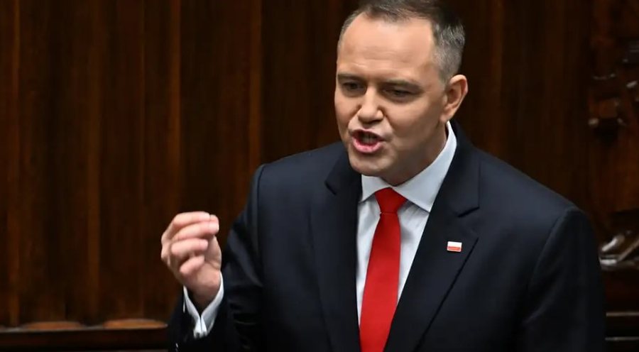 Presidenti i Polonisë refuzon emërimin e 46 gjyqtarëve