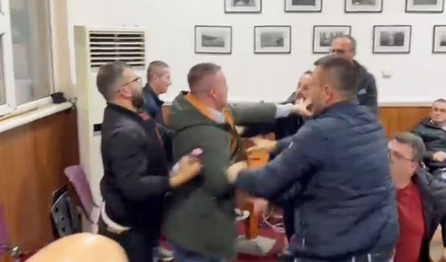 Goditi me grusht këshilltarin bashkiak në Pogradec, Gjykata e