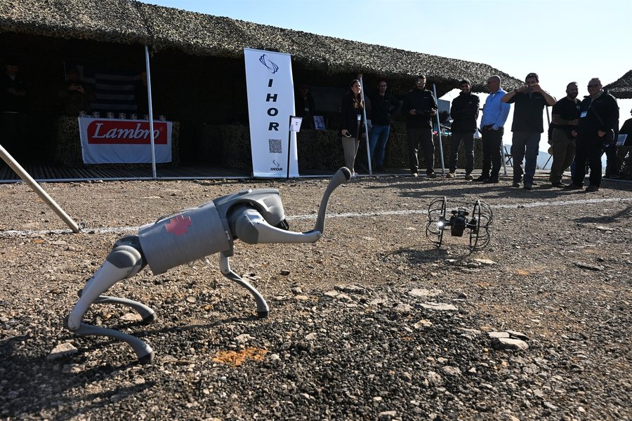 Greqia demonstron forcën, teston dronët vendas në stërvitjen