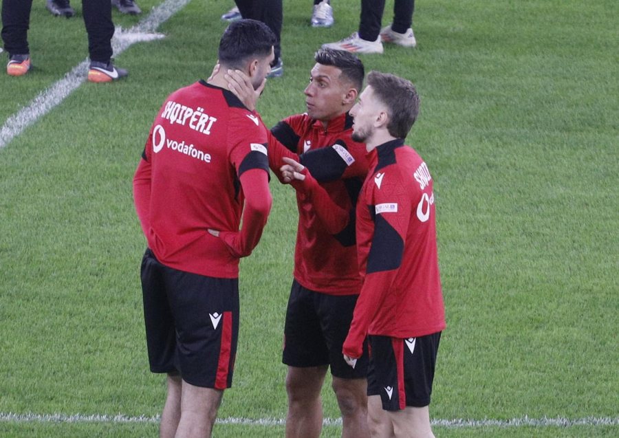 Uzuni i jep zemër Brojës, kuqezinjtë bëhen gati për