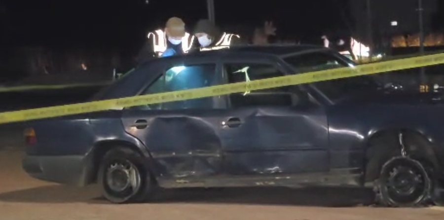 Qëllohet me armë zjarri drejt makinës në Shkodër,