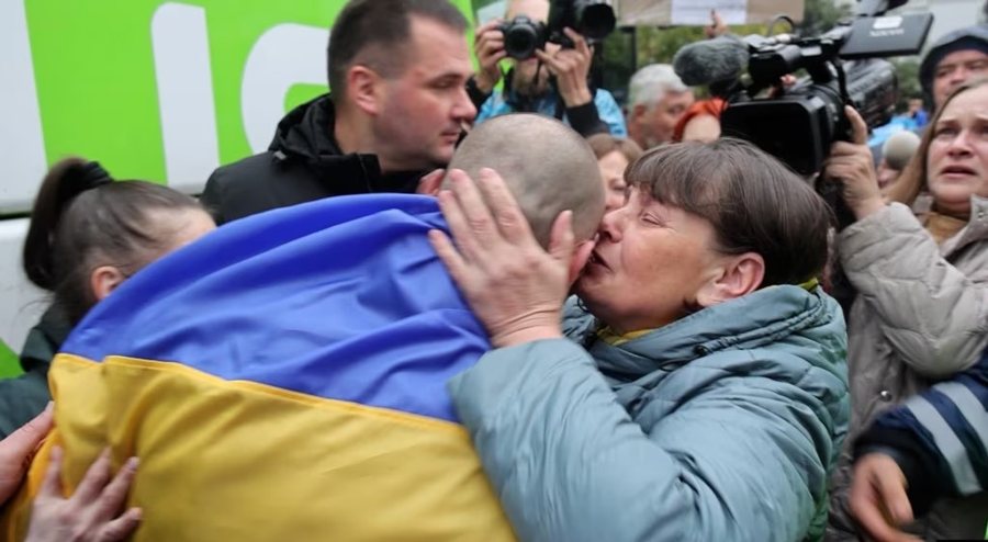 Ukraina kërkon shkëmbimin e qindra të burgosurve me Rusinë