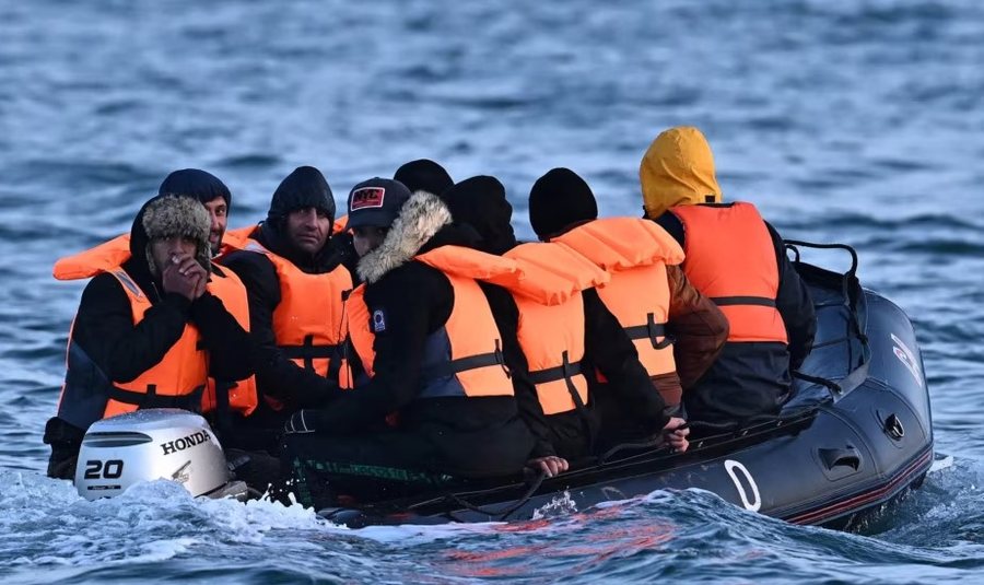 Britania e Madhe ashpërson politikat e migracionit, si preken