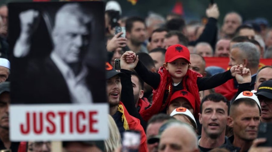 Thirrjet kundër gjyqit ndaj ish-krerëve të UÇK-së