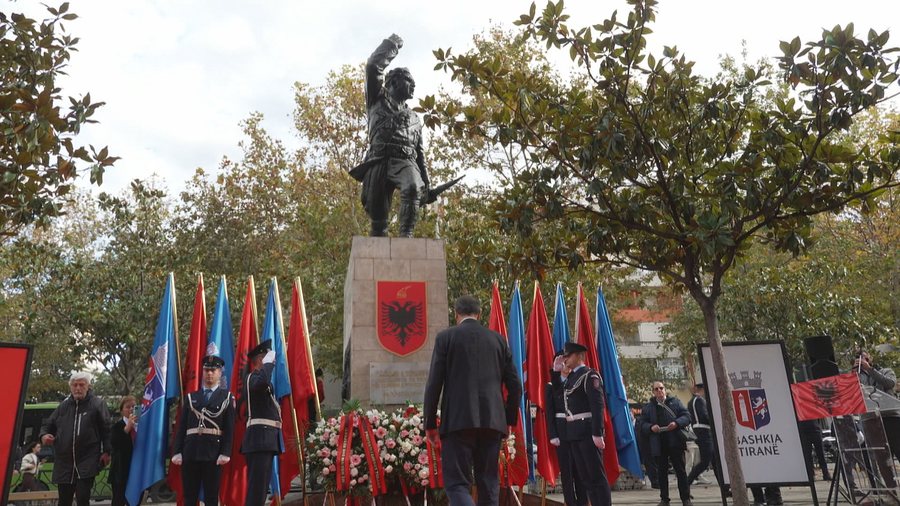 Tirana feston çlirimin, ceremoni rutinë te “Partizani i