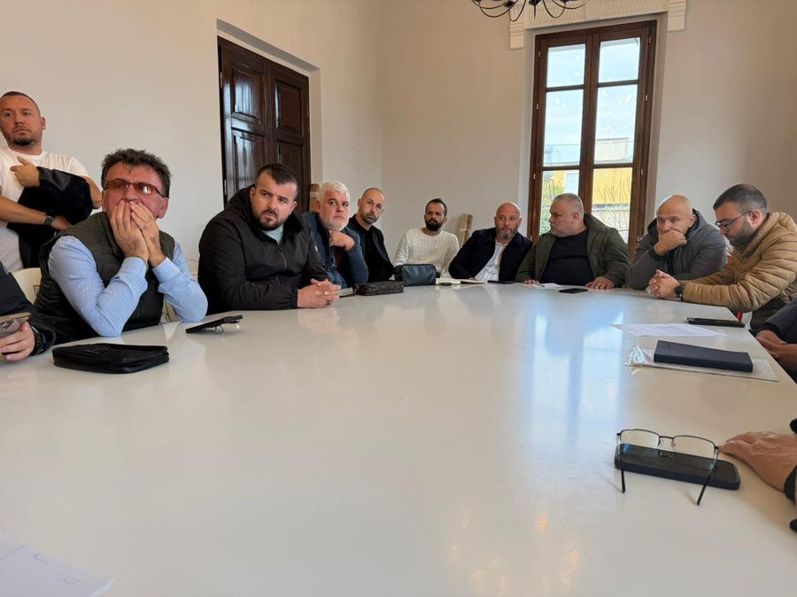 Lumi Vjosa rrezikon të dalë nga shtrati, Halili takim me ekipet e