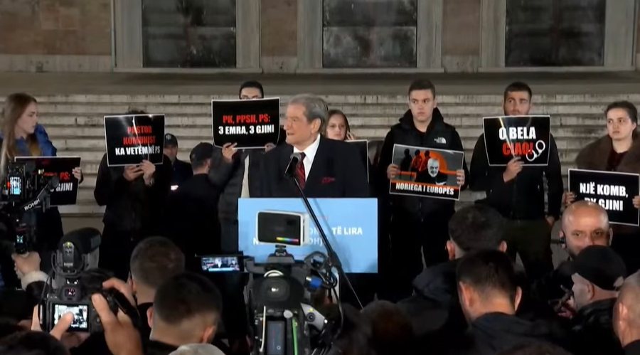 “Mbyllën parlamentin se kanë frikë”, Berisha: Kjo