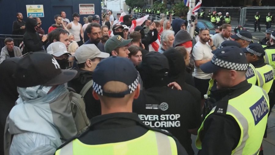 "Luftë" kundër emigrantëve, cili është modeli