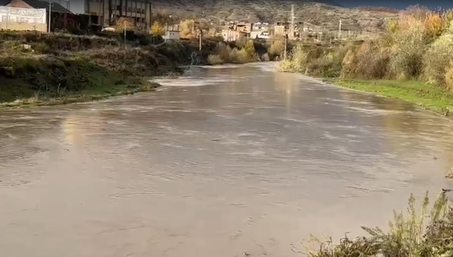 Përmbyten 50 hektarë toka bujqësore në fushën e Maliqit